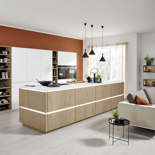 Küche nach Maß Impression einer maßgefertigten Küche mit einer Kücheninsel