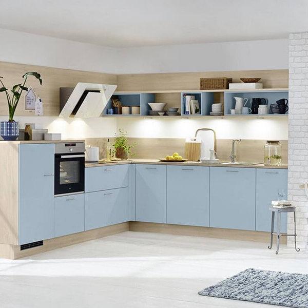 Offene Küche nach Maß Impression einer offenen maßgefertigten Küche mit Holzelementen