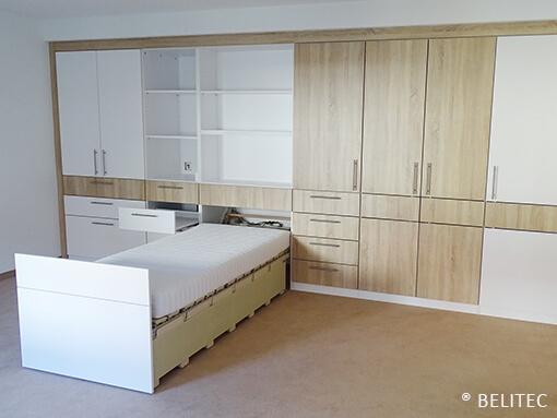 Wandschrank Impression eines Schlafzimmers mit ausziehbaren Bett aus einem Wandschrank